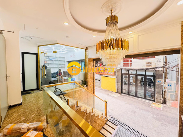 Bán 182m 9 tầng 8m.mặt tiền. cầu giấy.thu 5 tỷnăm