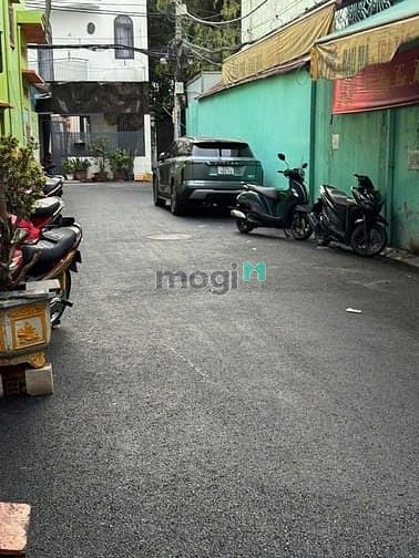 Bán nhà ngay ngã tư Trịnh Đình Trọng - Tân Phú - 6PN - tiện cho thuê - Mogi.vn