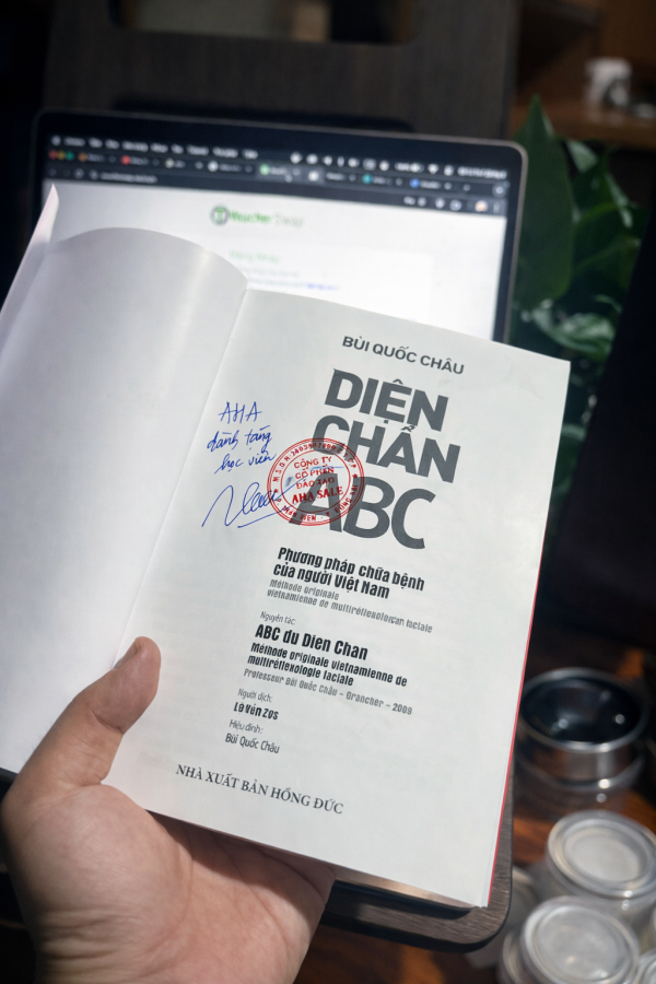 Tặng sách Diện Chẩn