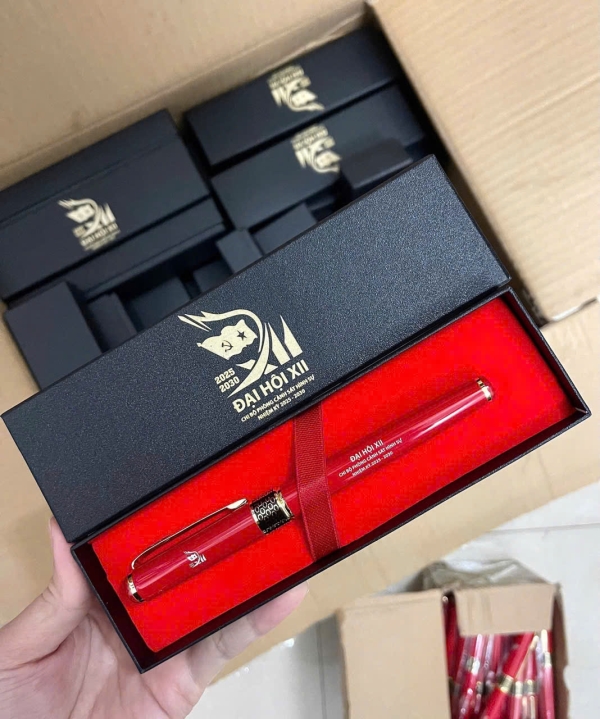 Qùa tặng doanh nghiệp bút + hộp đựng in logo
